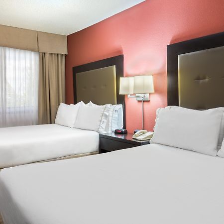 Holiday Inn Express Hotel & Suites Kendall East-Miami By Ihg Exterior photo