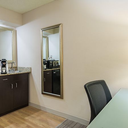 Holiday Inn Express Hotel & Suites Kendall East-Miami By Ihg Exterior photo