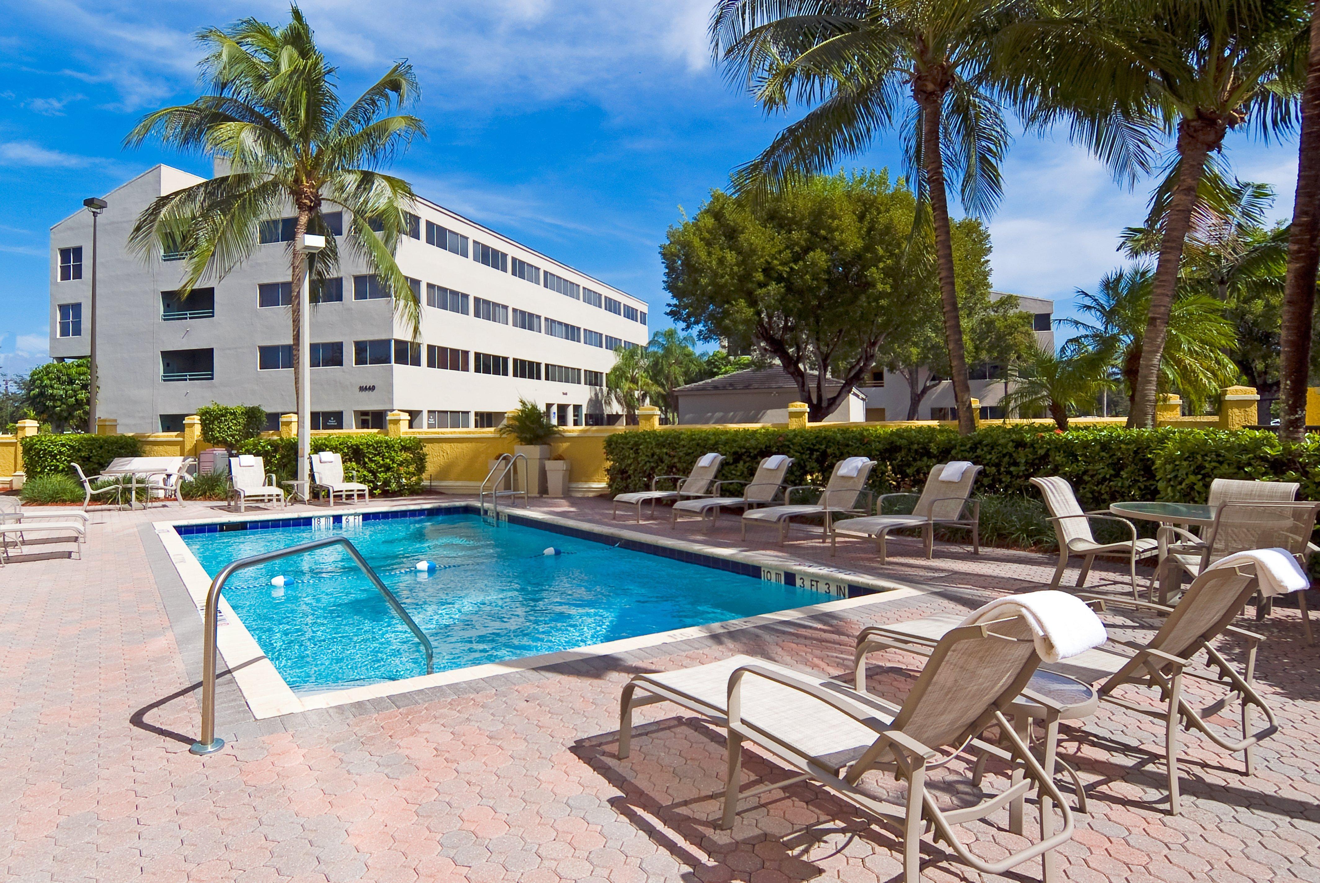 Holiday Inn Express Hotel & Suites Kendall East-Miami By Ihg Exterior photo
