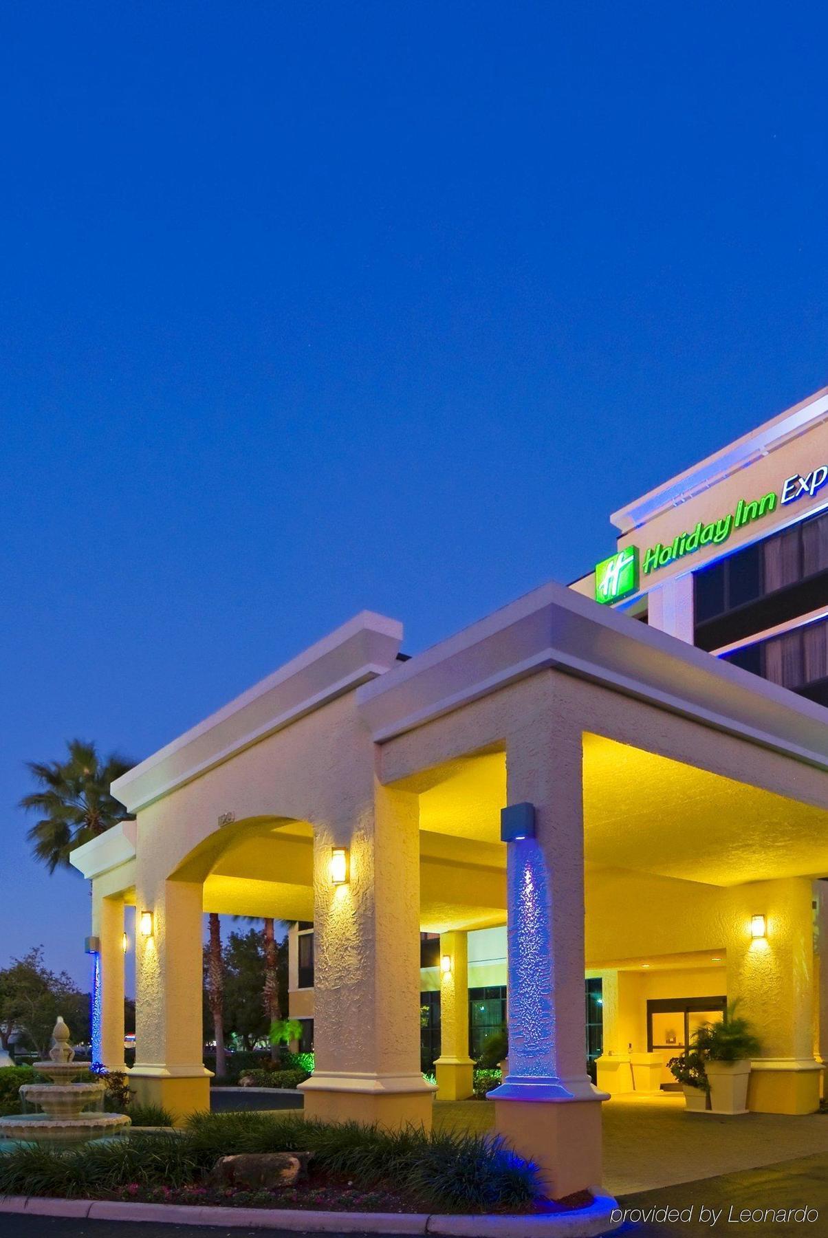 Holiday Inn Express Hotel & Suites Kendall East-Miami By Ihg Exterior photo