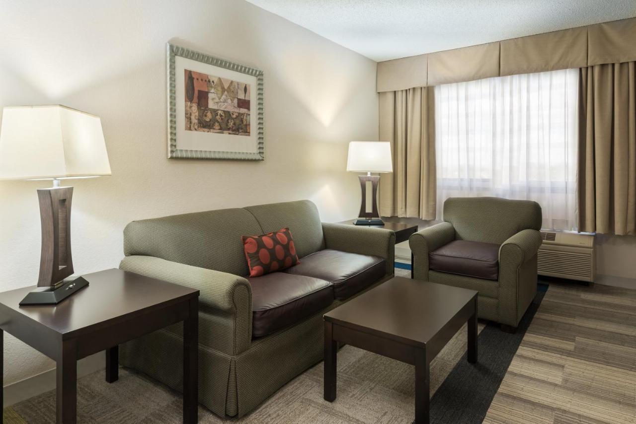 Holiday Inn Express Hotel & Suites Kendall East-Miami By Ihg Exterior photo